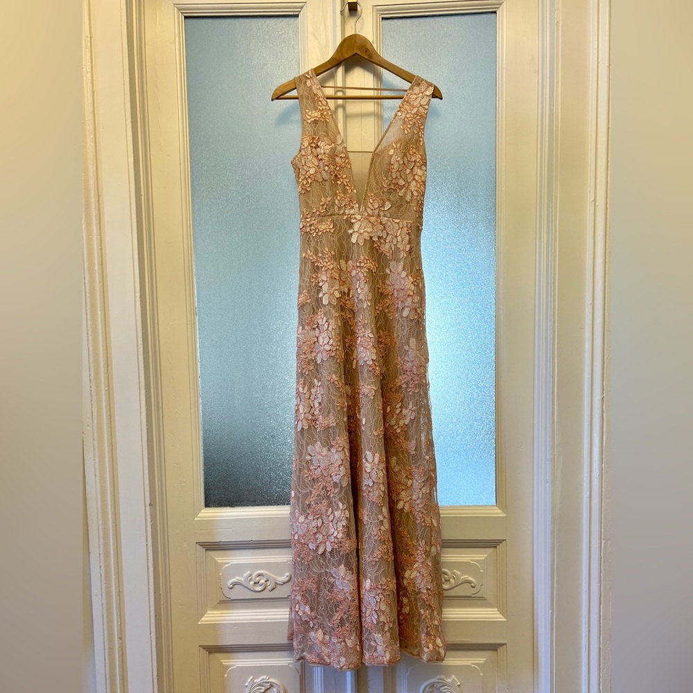 A-line maxi dress lace in pink nude beautiful and in pristine condition